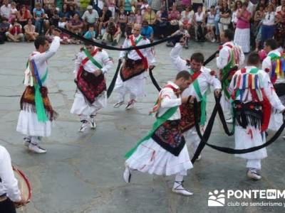 Majaelrayo - Pueblos arquitectura negra - Fiesta de los danzantes, Santo Niño; senderismo definicio